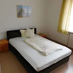 ゲストハウス Am Kurmittelhaus 2*