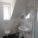 Am Kurmittelhaus 2*