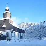 Am Kurmittelhaus 2*