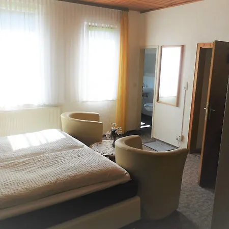 Am Kurmittelhaus 2*
