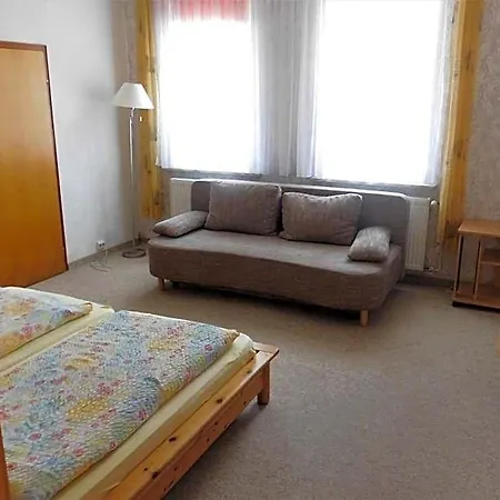 Am Kurmittelhaus 2*