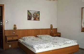 Am Kurmittelhaus Vendégház