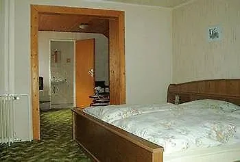 Am Kurmittelhaus 2*
