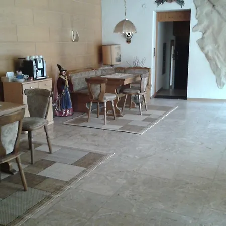 Am Kurmittelhaus 2*