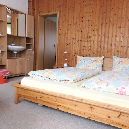 Am Kurmittelhaus Vendégház